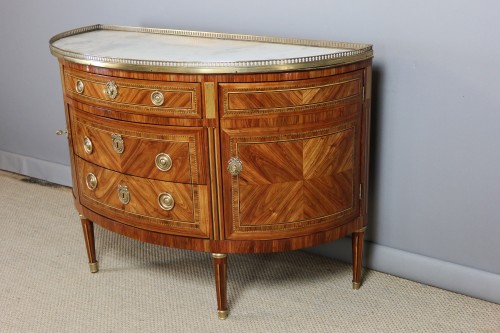 Mobilier Commode - Commode demi-lune estampillée F.Ratié époque XVIII