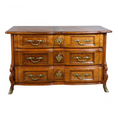 Commode mazarine en noyer fin XVIIIe siècle