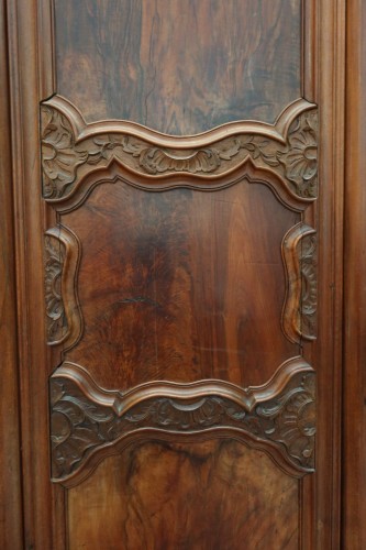 XVIIIe siècle - Armoire lyonnaise du  XVIIIe siècle en noyer