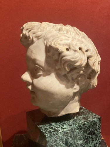 Tête de putto en marbre, Italie XVIIe siècle - Sculpture Style 