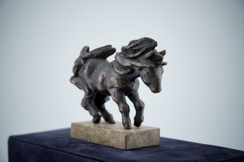 Poney Shetland dans le vent - Renée Sintenis (1888 – 1965) - Sculpture Style 