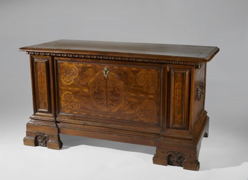 Walnut Italian Chest From The Second Half Of The 17th Century - Furniture Style Louis XIV