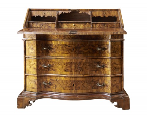 Bureau Louis XV en noyer, Italie Reggio d'Émilie première moitié du XVIIIe siècle - Mobilier Style Louis XV