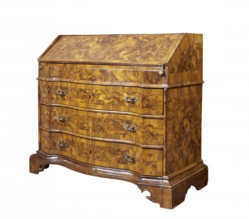 Mobilier Bureau et Secrétaire - Bureau Louis XV en noyer, Italie Reggio d'Émilie première moitié du XVIIIe siècle