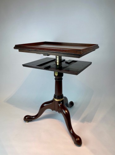 Furniture  - A beautiful George III Cuban mahogany library table