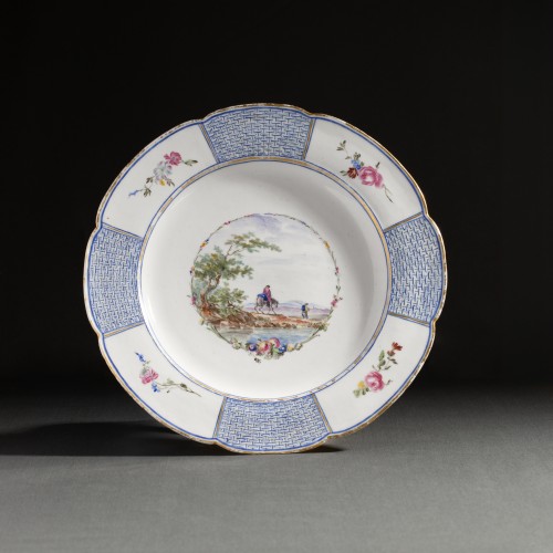 Porcelain & Faience  - Mennecy, Circa 1760 - Very Rare Soft Porcelain Dinner Plate