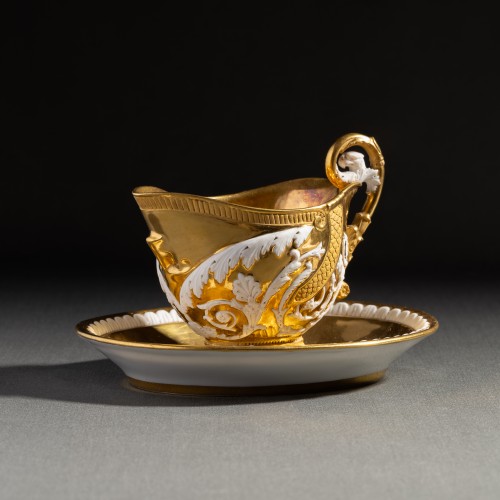 Porcelain “casque” Cup And Saucer Circa 1820, Feuillet à Paris - Porcelain & Faience Style Restauration - Charles X