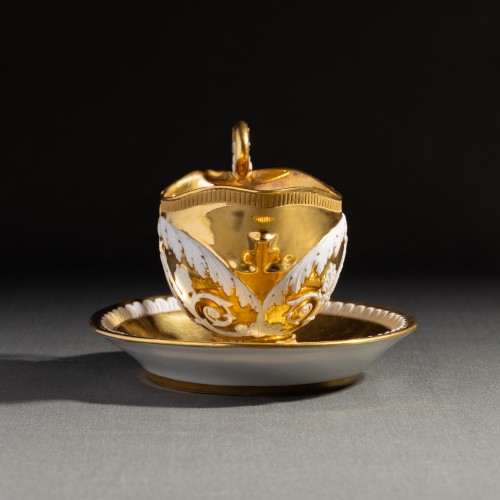 19th century - Porcelain “casque” Cup And Saucer Circa 1820, Feuillet à Paris