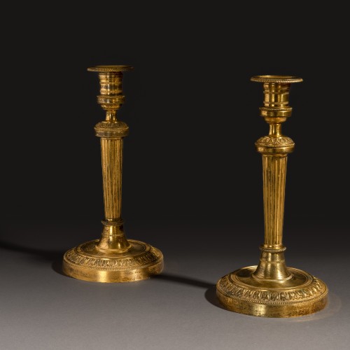 Luminaires Bougeoirs et Chandeliers - Paire de grands bougeoirs, flambeaux en ormoulu, Paris vers 1800