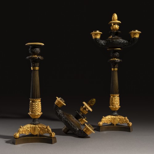 Paire de candélabres à l'ormoulu  "à la lampe romaine", Paris vers 1820  - Luminaires Style Restauration - Charles X