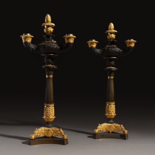 XIXe siècle - Paire de candélabres à l'ormoulu  "à la lampe romaine", Paris vers 1820 