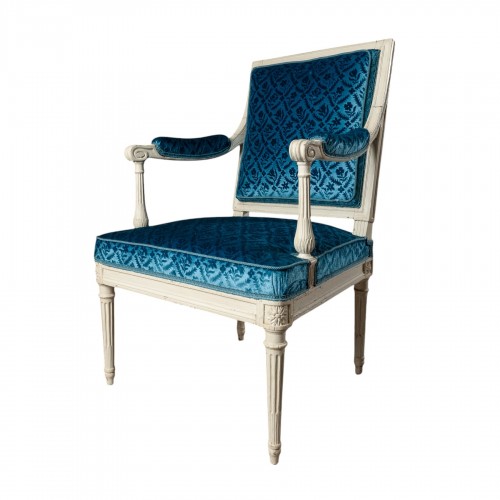 Fauteuil à la Reine en hêtre laqué et velours de soie Estampillé Georges Jacob, maître en 1765