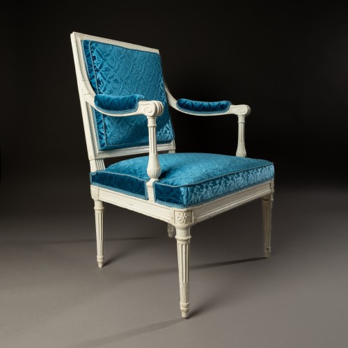 Fauteuil à la Reine en hêtre laqué et velours de soie Estampillé Georges Jacob, maître en 1765 - Schoppmann Art and Antiques