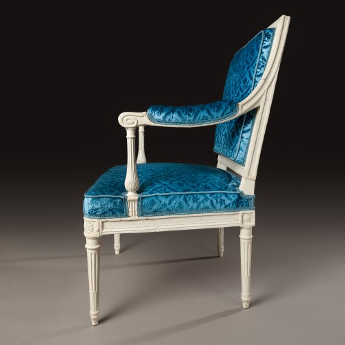 Antiquités - Fauteuil à la Reine en hêtre laqué et velours de soie Estampillé Georges Jacob, maître en 1765