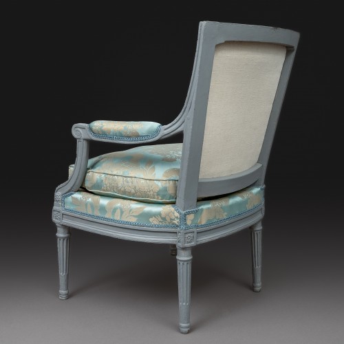 Louis XVI -  fauteuil en demi cabriolet Louis XVI, par Georges Jacob, maître en 1765