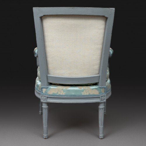 Antiquités -  fauteuil en demi cabriolet Louis XVI, par Georges Jacob, maître en 1765