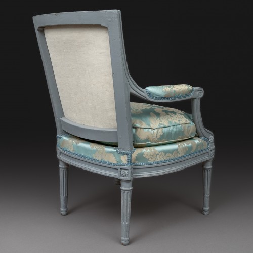 Antiquités -  fauteuil en demi cabriolet Louis XVI, par Georges Jacob, maître en 1765