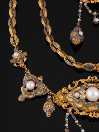 Parure en or, émail, perles et diamants d'époque Louis Philippe - Bijouterie, Joaillerie Style Louis-Philippe