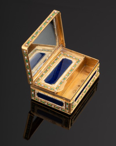 Objects of Vertu  - Louis XVI Period Gold Beauty Necessaire