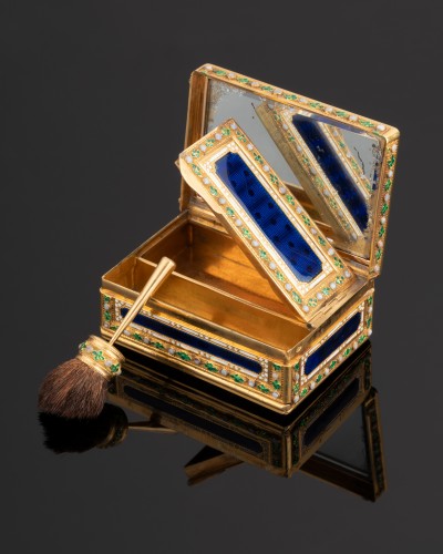 XVIIIe siècle - Nécessaire de beauté en or d'époque Louis XVI