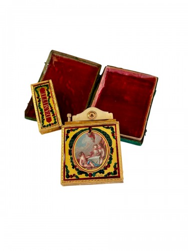 Gold Louis XV period dance card necessaire