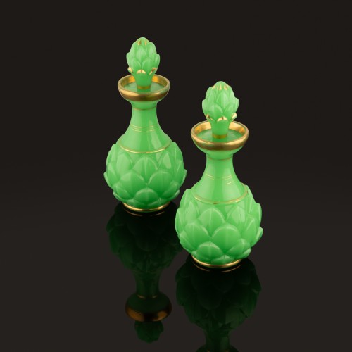 Baccarat - Paire de flacons en opaline verte - SeblAntic