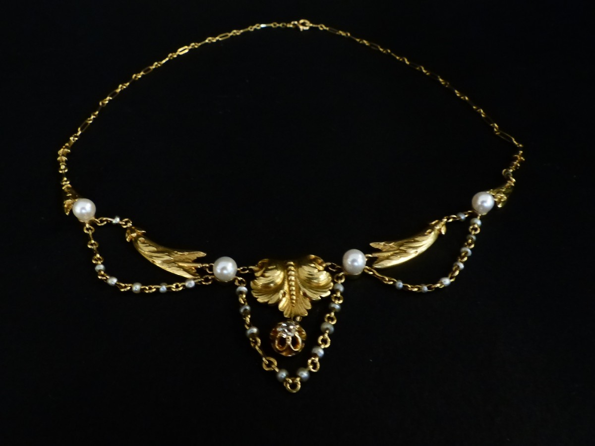 Gold necklace, with pearls and diamonds 