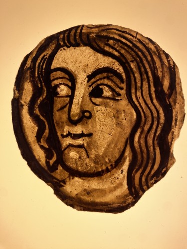 Art sacré, objets religieux  - Fragment de vitrail (France, XIVe siècle)