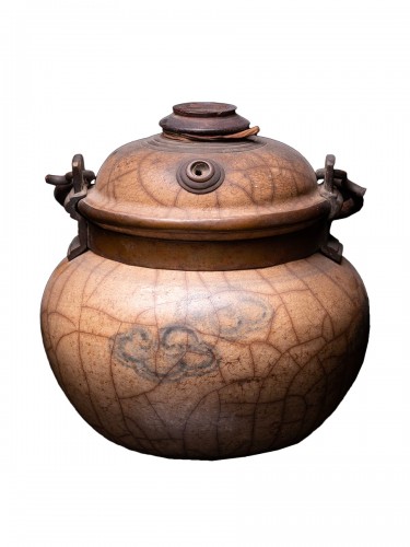 17th C Vietnamese jar-shaped water pipe