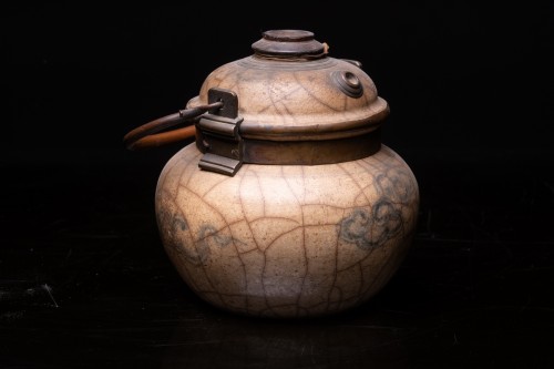 17th C Vietnamese jar-shaped water pipe - Asian Works of Art Style 