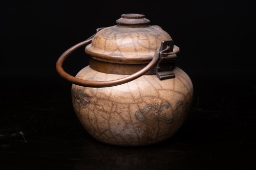 Asian Works of Art  - 17th C Vietnamese jar-shaped water pipe