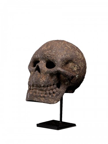 Un Memento Mori en bronze grandeur nature représentant un crâne humain.19ème