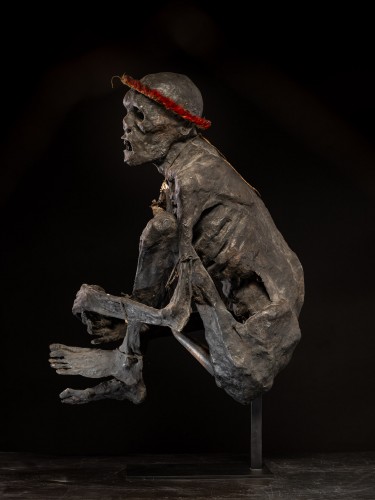 Sculptured model of a smoked Papua Mummie, papier mâché, 20th Century - 