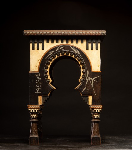 Table d'appoint originale de Carlo Bugatti (Milan 1856-1940 Molsheim), 19e siècle. - Mobilier Style 