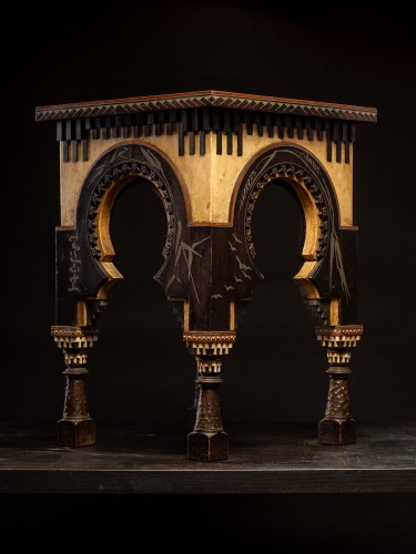 Table d'appoint originale de Carlo Bugatti (Milan 1856-1940 Molsheim), 19e siècle. - 