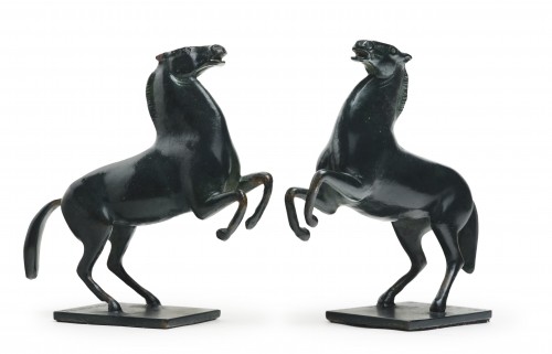 Paire de chevaux cabrés, deux bronzes signés et numérotés par Arno Breker (ca. 1978)