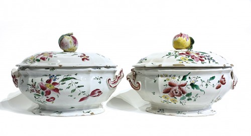 Paire de soupières en faïence. Manufacture Antonio Ferretti Lodi, vers 1770 - Céramiques, Porcelaines Style 