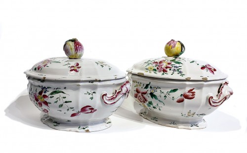 Céramiques, Porcelaines  - Paire de soupières en faïence. Manufacture Antonio Ferretti Lodi, vers 1770