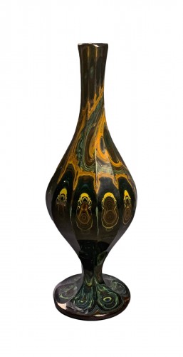 Vase faceté en verre lithyaline