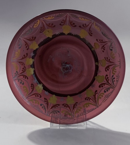 A enamelled amethyst glass plate - Glass & Crystal Style 