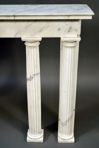 Louis XVI Period Carrara Marble Console, France circa 1780 - 