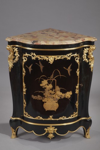 Furniture  - Pair of lacquered Encoignures by A.E. Beurdeley, France, circa 1890