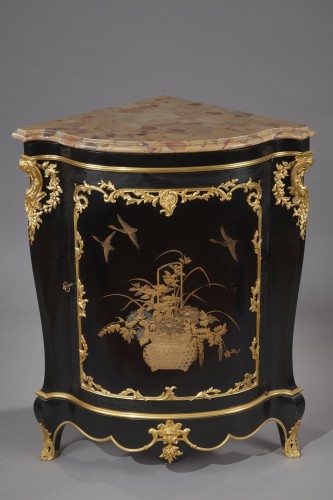 Antiquités - Pair of lacquered Encoignures by A.E. Beurdeley, France, circa 1890