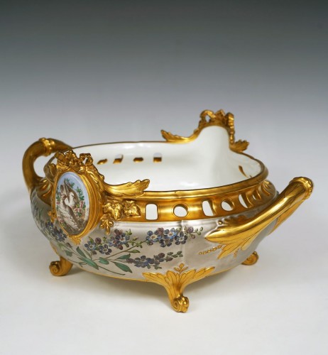  - &quot;Dove&quot; Planter by L&#039;Escalier de Cristal, France, circa 1880