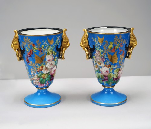 Céramiques, Porcelaines  - Paire de vases en porcelaine de Paris "La Floraison", France circa 1880