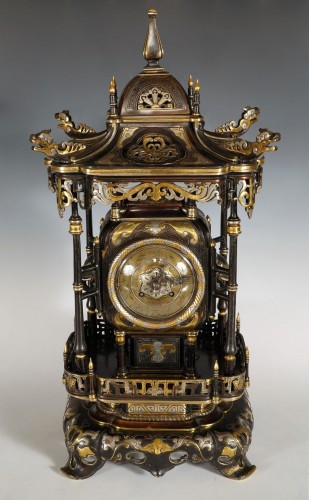 Pendue "Pagode" attribué à l'Escalier de Cristal, France circa 1885 - Horlogerie Style 