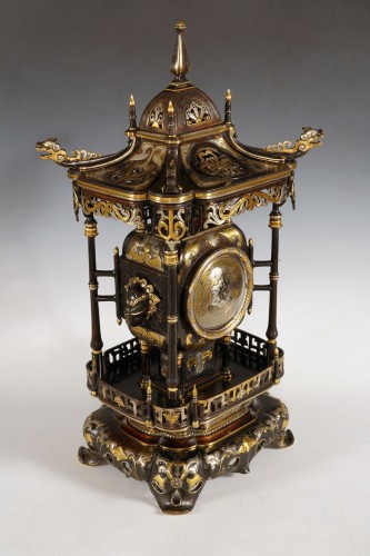 Horlogerie Pendule - Pendue "Pagode" attribué à l'Escalier de Cristal, France circa 1885