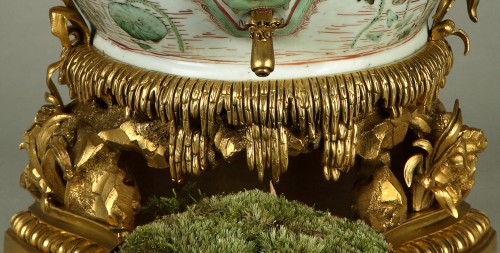 XIXe siècle - Fontaine murale en porcelaine chinoise attribué à l'Escalier de Cristal, France circa 1880