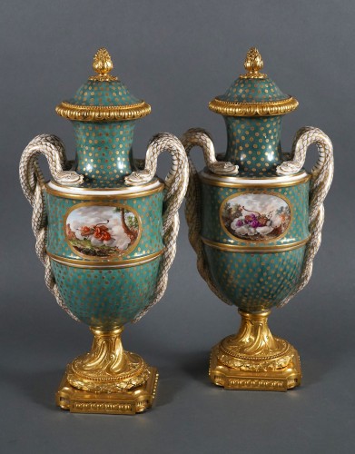 Paire de Vases couverts attribué à Samson et Cie, France circa 1890 - Tobogan Antiques