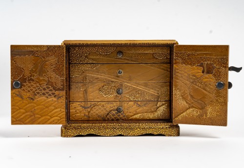 Antiquités - Cabinet japonais laqué or - Kodansu